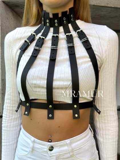 harness women