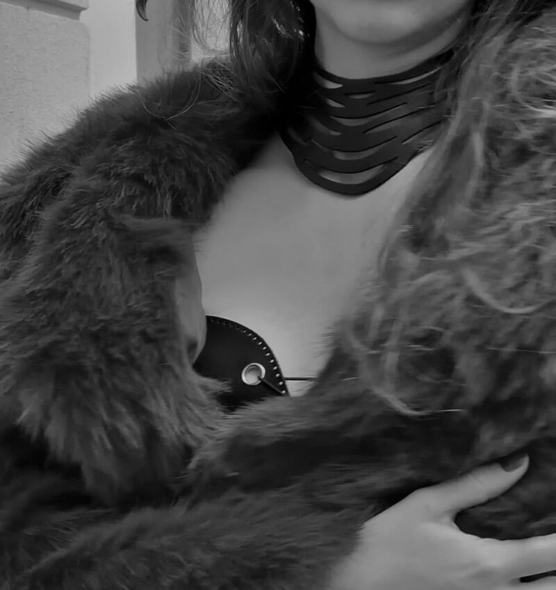 Naszyjnik skórzany typu choker na szyję